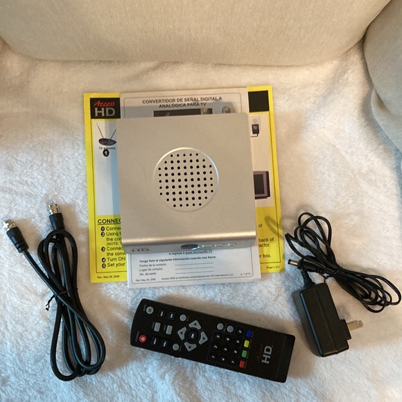 TV Converter with Remote Control   Access HD Digital to Analog also for emergenc - Picture 4 of 13